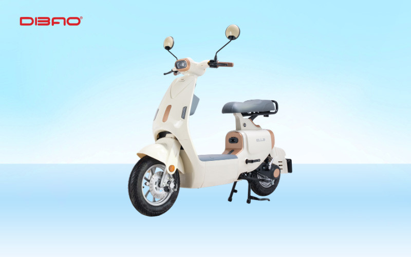 Xe điện màu be Dibao Ella có bàn đạp